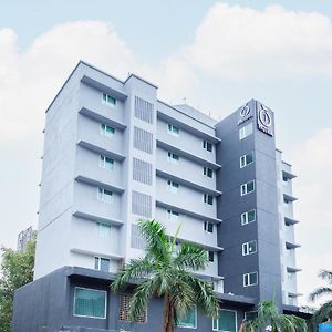J Hotel And Banquets